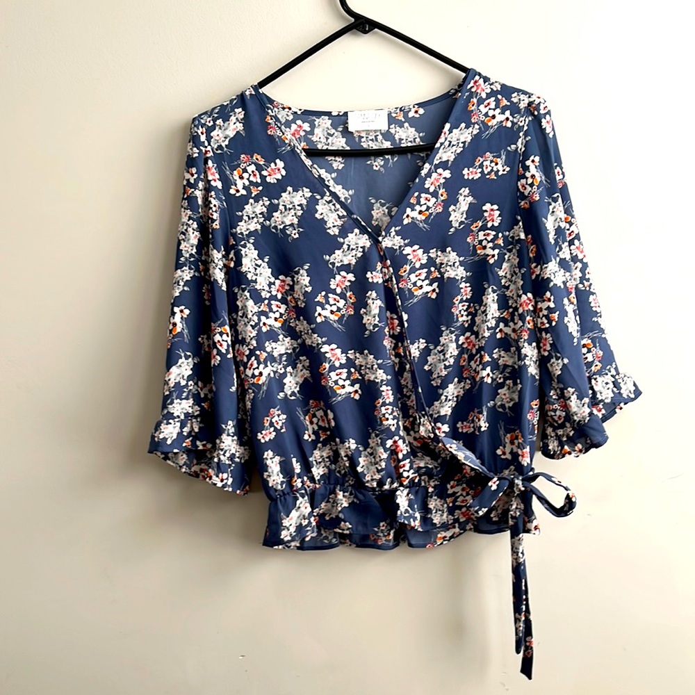 Floral blouse. Size S